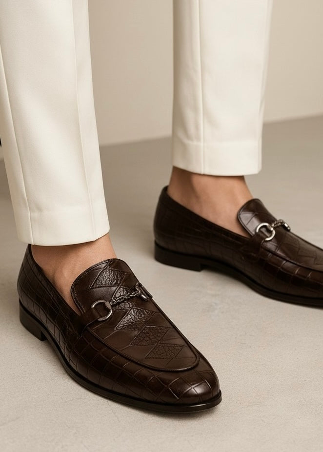 0035 CRAFTED WITH REFINED STITCHING AND A POLISHED PREMIUM FINISH.