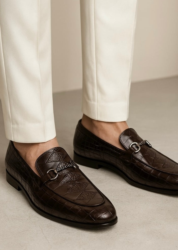 0035 CRAFTED WITH REFINED STITCHING AND A POLISHED PREMIUM FINISH.