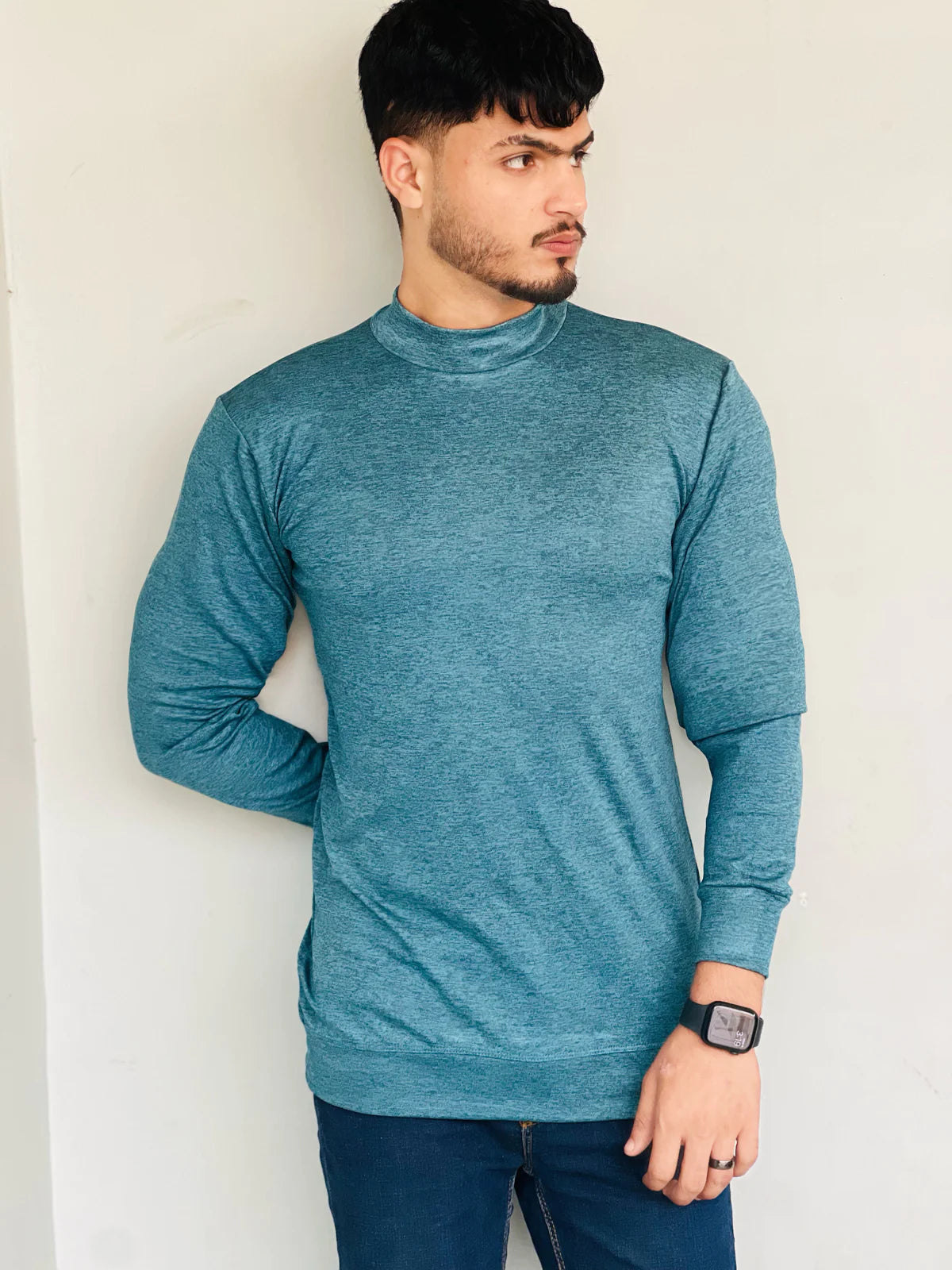 CREWNECK BLUE SWEATERS: YOUR STYLE STAPLE FOR COMFORT AND VERSATILITY-