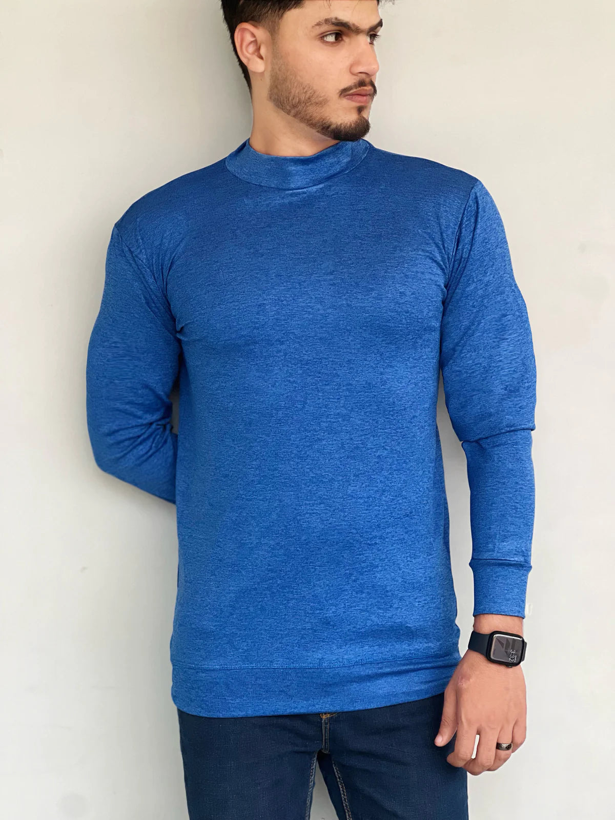 CREWNECK BLUE SWEATERS: YOUR STYLE STAPLE FOR COMFORT AND VERSATILITY-